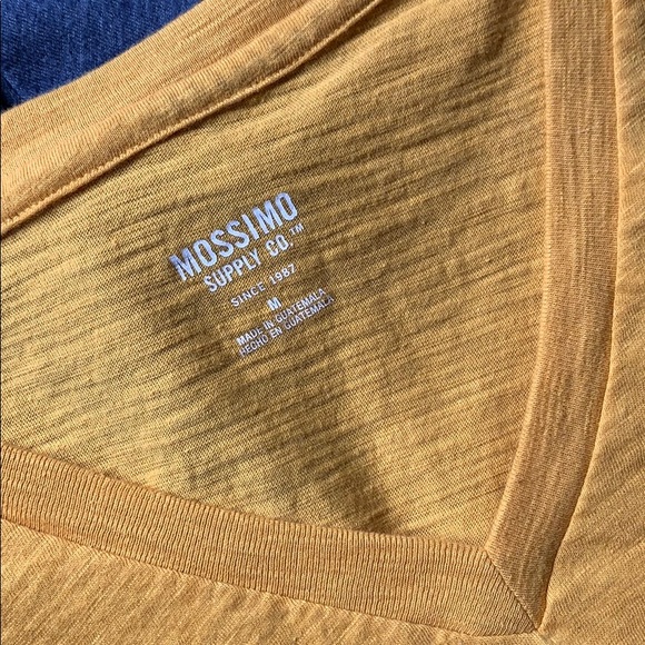 Two solid v-neck tees - Picture 5 of 6